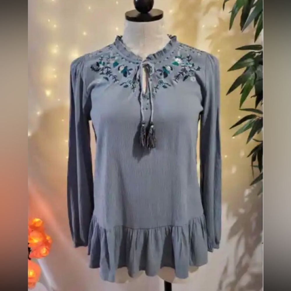 Knox Rose Floral Embroidered Sequin Keyhole Tassel Ruffle Blouse Size S